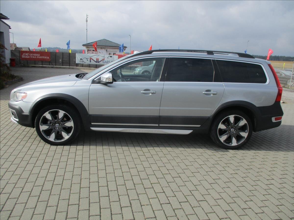 Volvo XC70 Kombi 2,4 l 151 kw