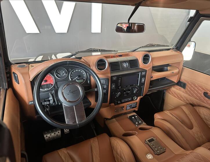 Land Rover Defender 22