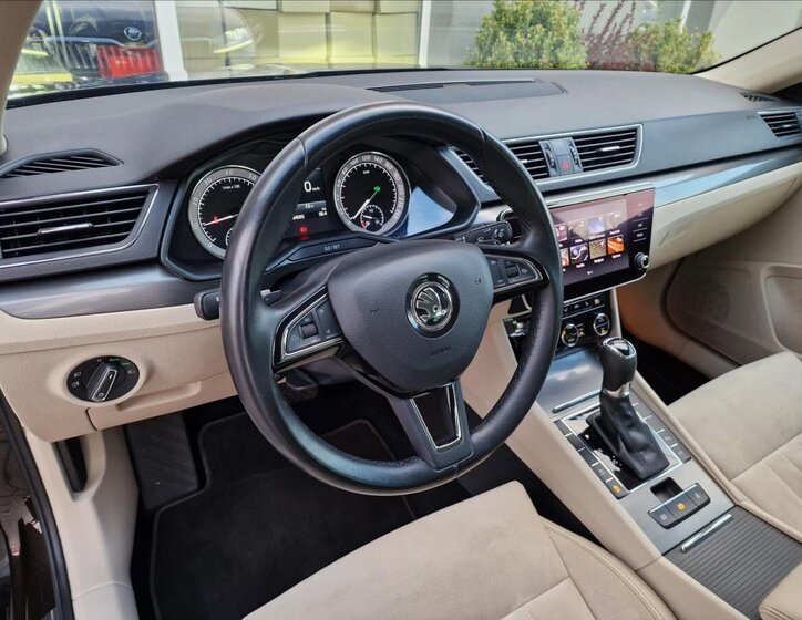 Škoda Superb Liftback 1,5 l 110 kw