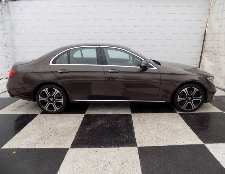 Mercedes-Benz Třídy E Sedan 2,0 l 143 kw
