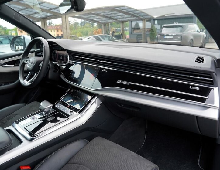 Audi Q8 SUV / Terénní 3,0 l 250 kw