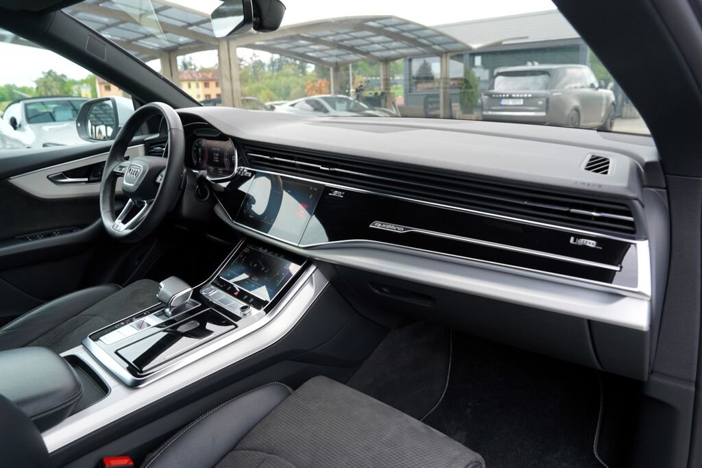 Audi Q8 SUV / Terénní 3,0 l 250 kw