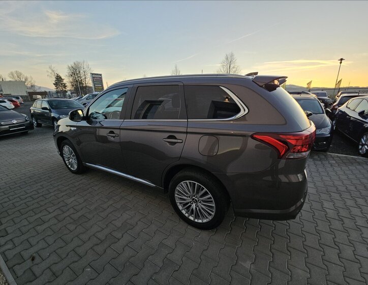 Mitsubishi Outlander 9