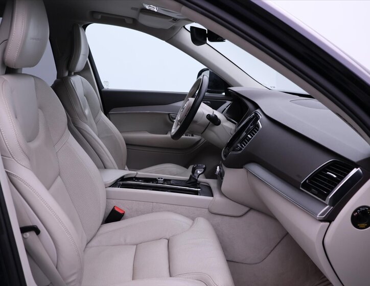 Volvo XC90 SUV / Terénní 2,0 l 165 kw