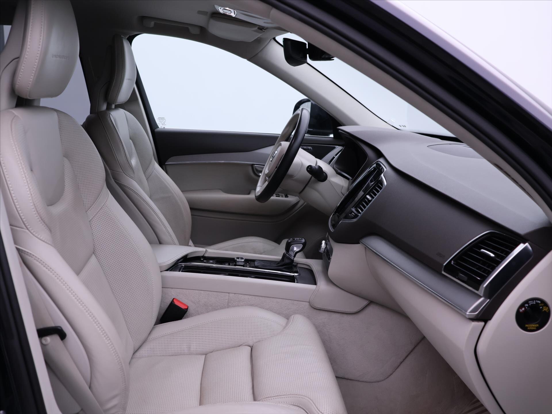 Volvo XC90 SUV / Terénní 2,0 l 165 kw