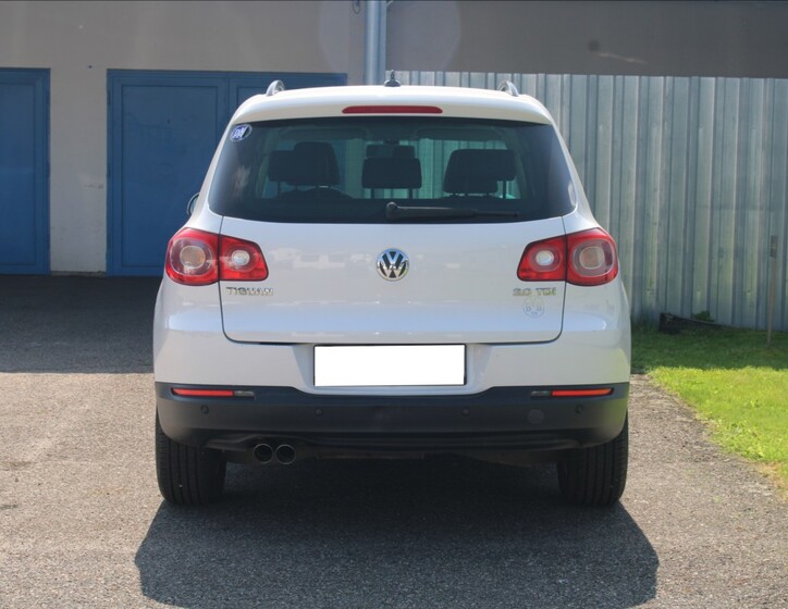 Volkswagen Tiguan 8