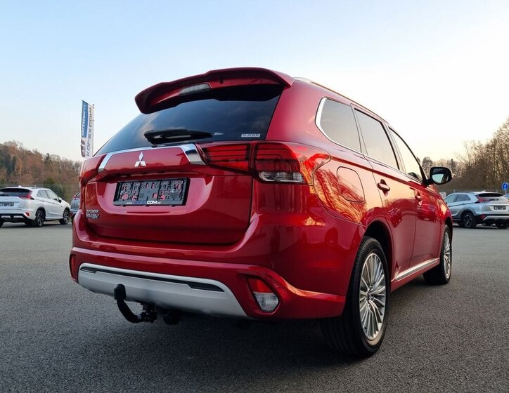 Mitsubishi Outlander SUV / Terénní 2,4 l 165 kw