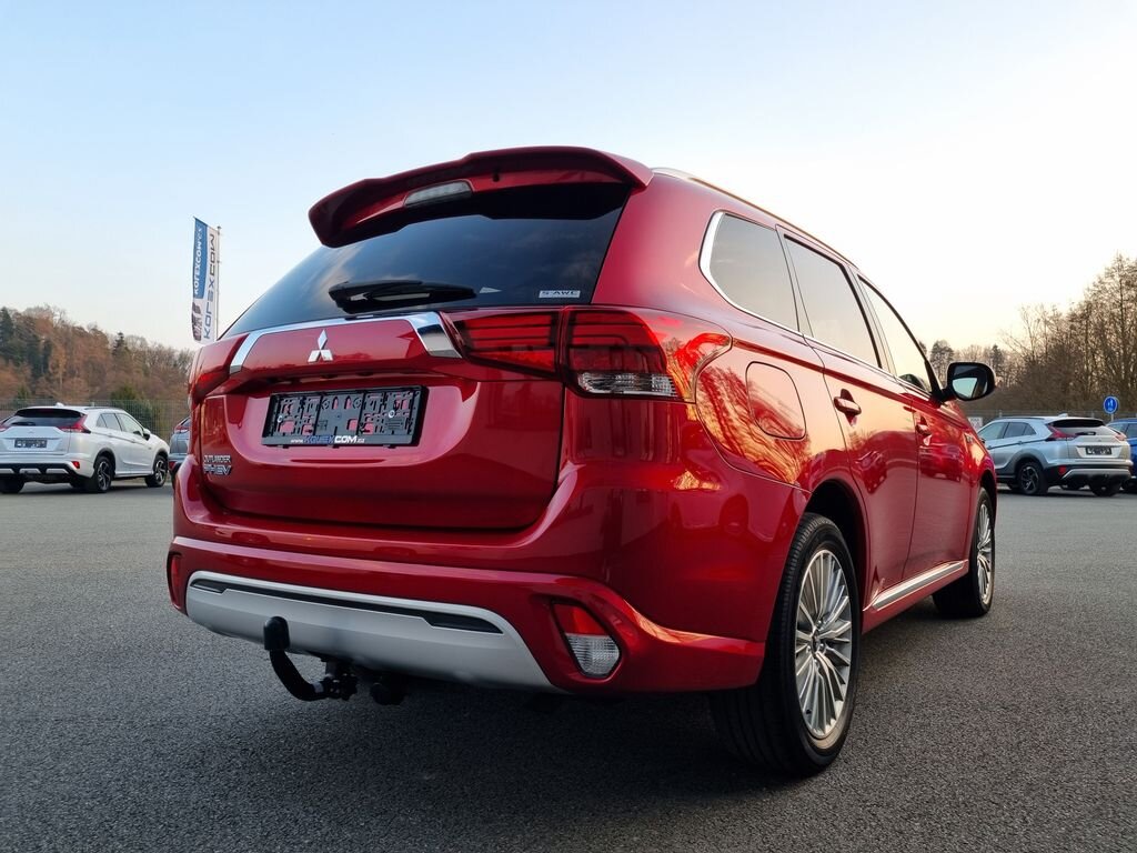 Mitsubishi Outlander SUV / Terénní 2,4 l 165 kw