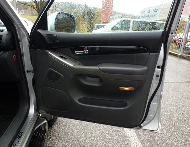 Toyota Land Cruiser 27