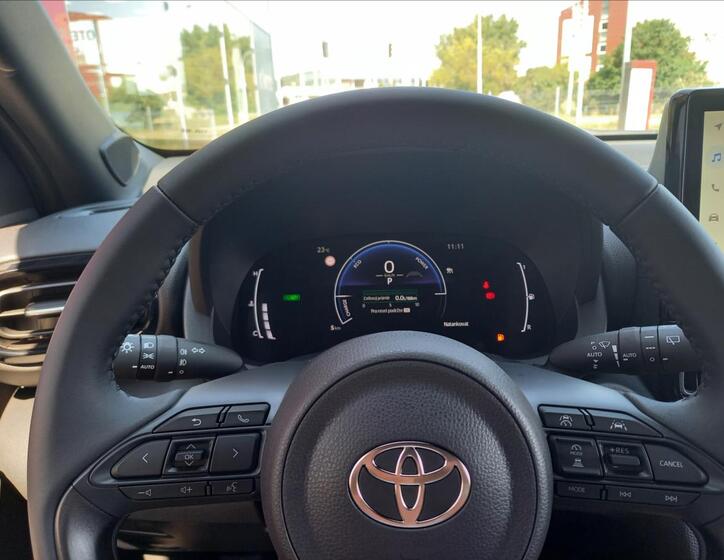 Toyota Yaris Cross 16