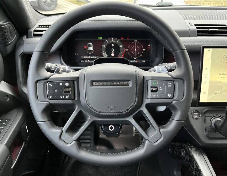 Land Rover Defender SUV / Terénní 4,4 l 467 kw