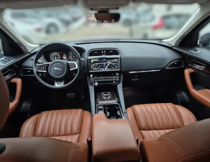 Jaguar F-Pace SUV 3,0 l 221 kw