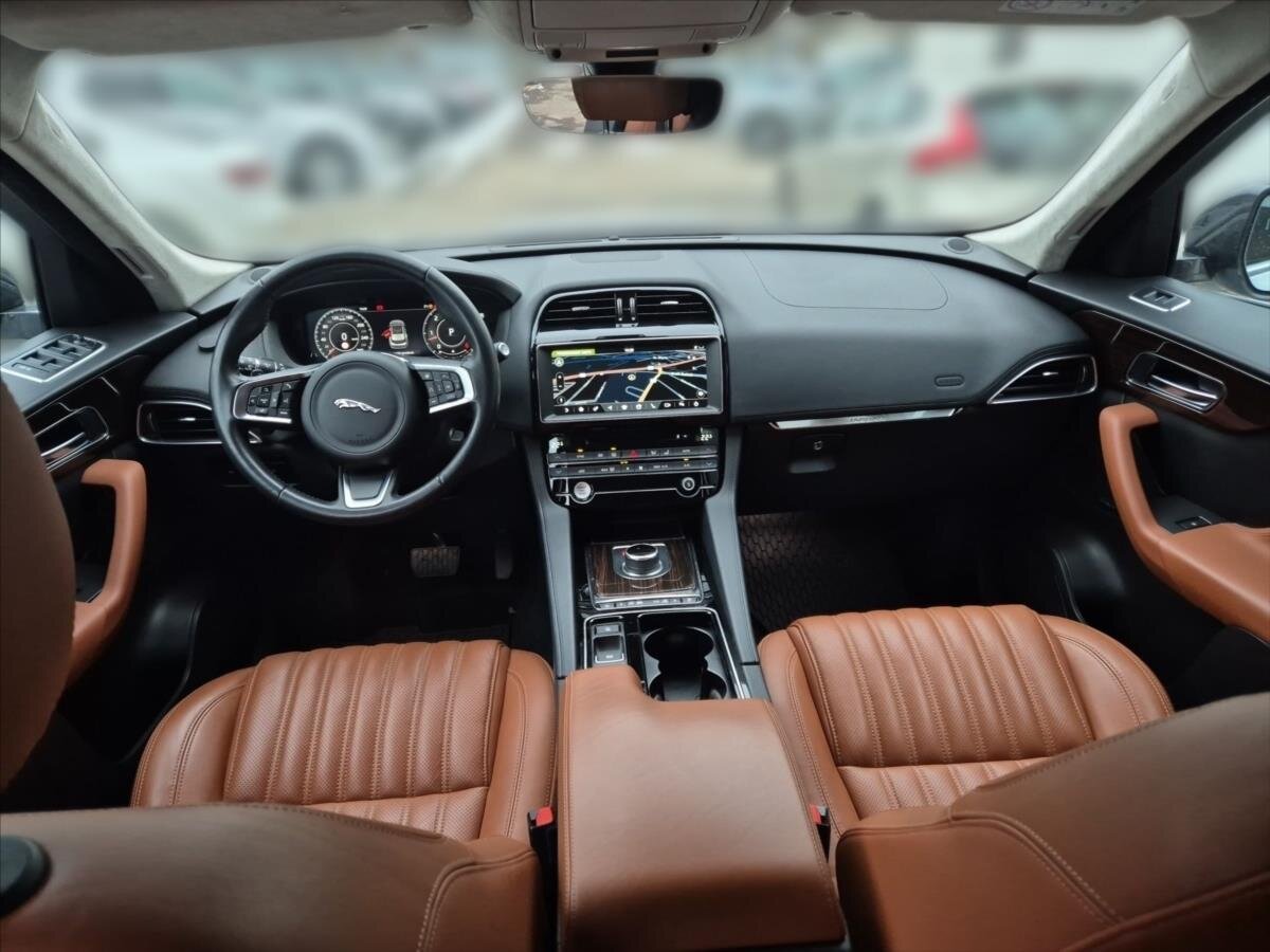 Jaguar F-Pace SUV 3,0 l 221 kw