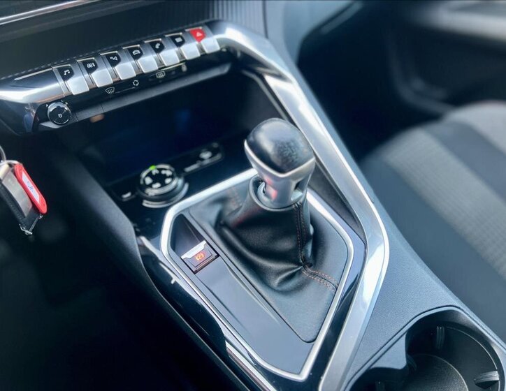 Peugeot 3008 SUV 1,2 l 96 kw