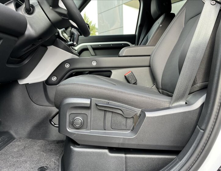 Land Rover Defender SUV / Terénní 3,0 l 147 kw