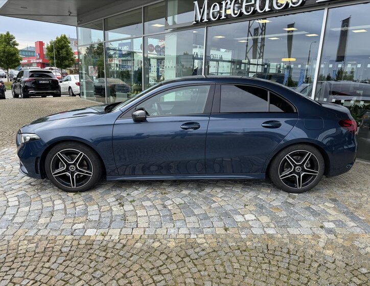 Mercedes-Benz Třídy A Sedan / Limuzína 1,3 l 120 kw