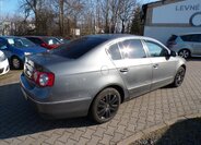 Volkswagen Passat Sedan / Limuzína 2,0 l 103 kw
