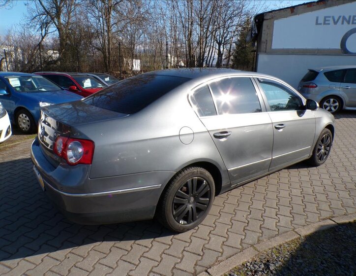 Volkswagen Passat Sedan / Limuzína 2,0 l 103 kw