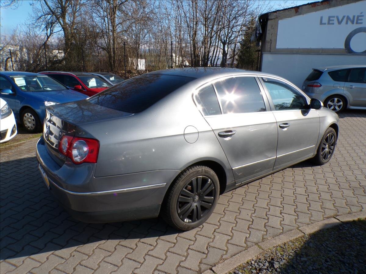 Volkswagen Passat Sedan / Limuzína 2,0 l 103 kw