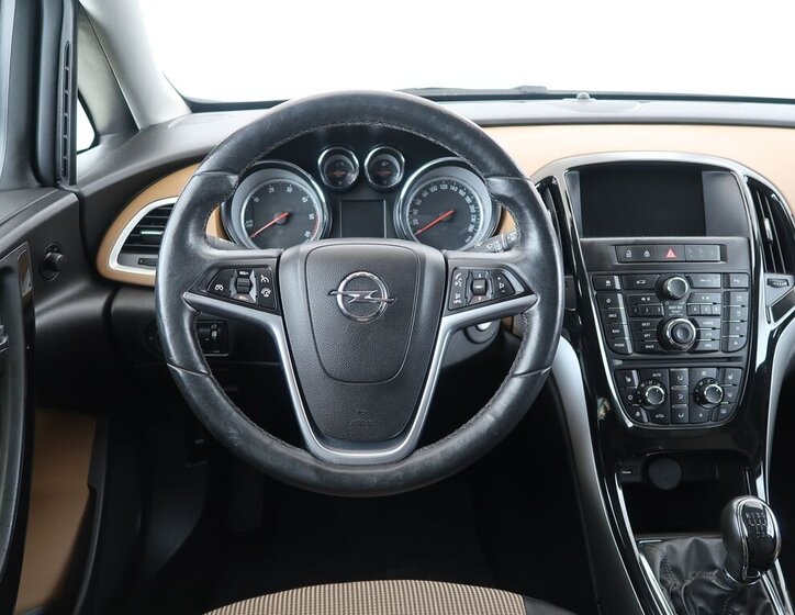 Opel Astra Sedan / Limuzína 1,6 l 100 kw