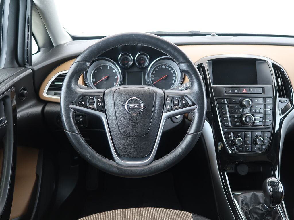 Opel Astra Sedan / Limuzína 1,6 l 100 kw