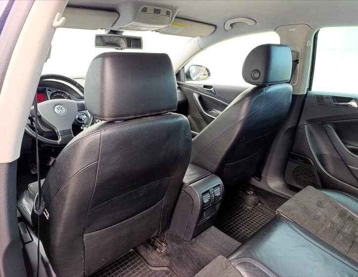 Volkswagen Passat Sedan / Limuzína 2,0 l 103 kw