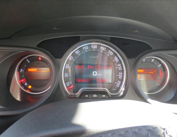 Citroën C5 Sedan / Limuzína 2,0 l 103 kw