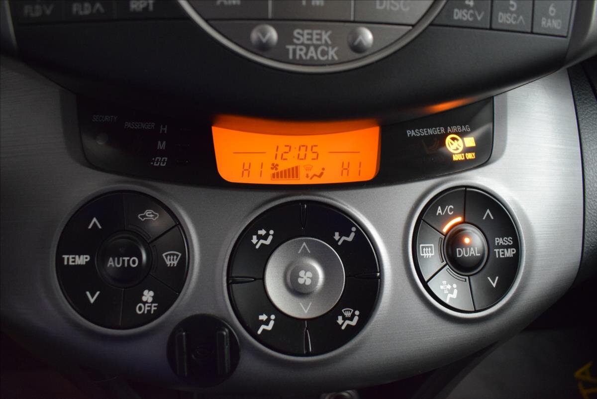 Toyota RAV4 SUV 2,0 l 112 kw