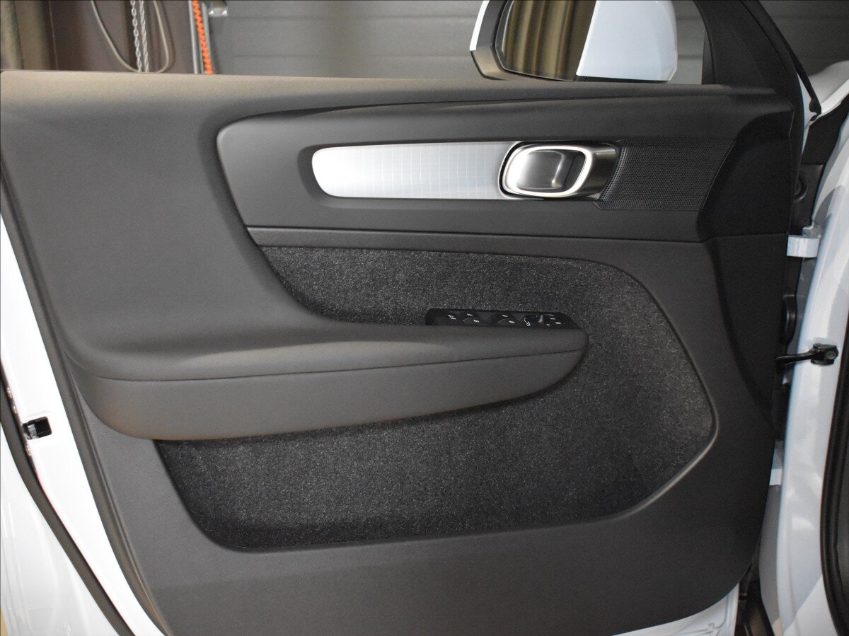 Volvo XC40 SUV 2,0 l 120 kw