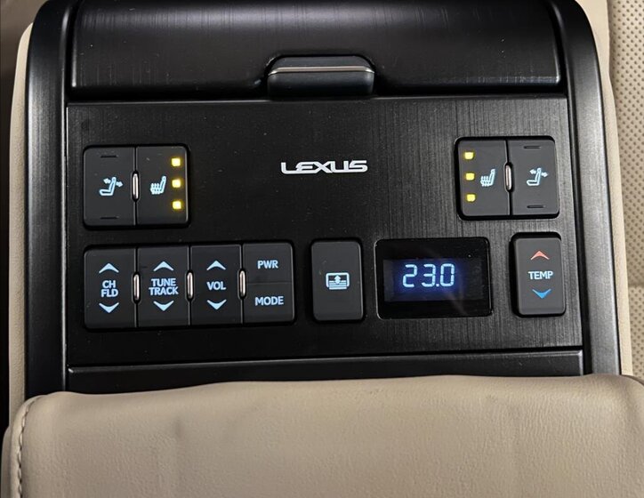 Lexus ES 300h Sedan 2,5 l 160 kw