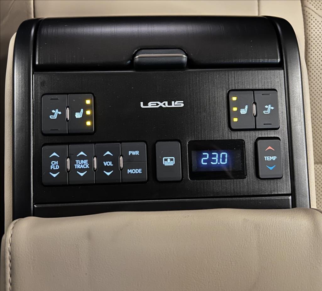 Lexus ES 300h Sedan 2,5 l 160 kw