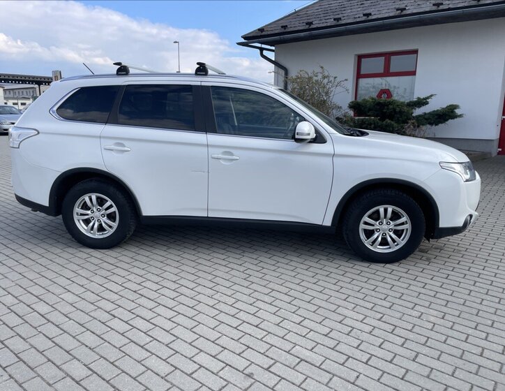 Mitsubishi Outlander SUV / Terénní 2,3 l 110 kw