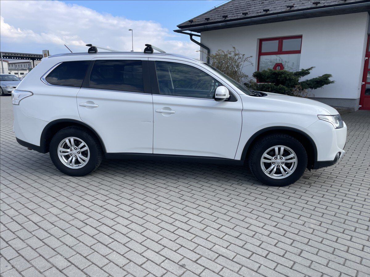 Mitsubishi Outlander SUV / Terénní 2,3 l 110 kw