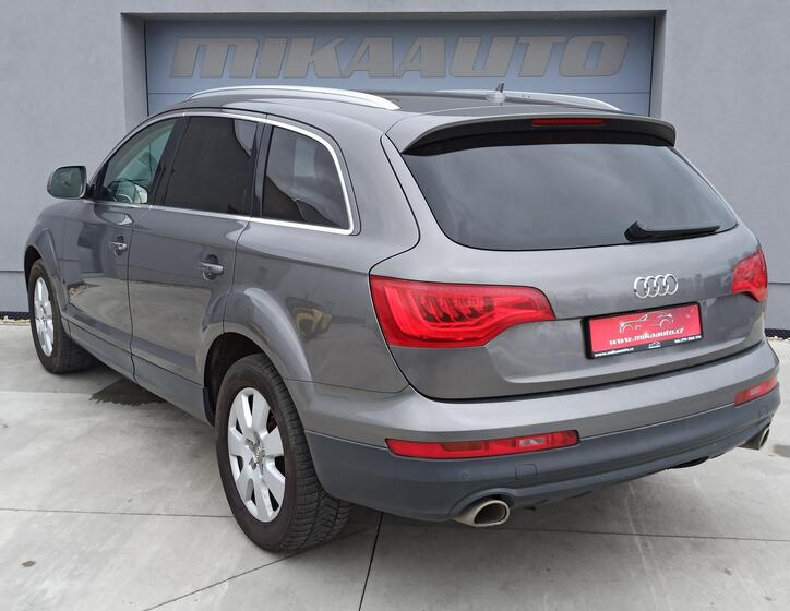Audi Q7 6