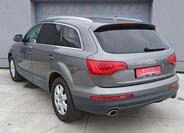 Audi Q7 6