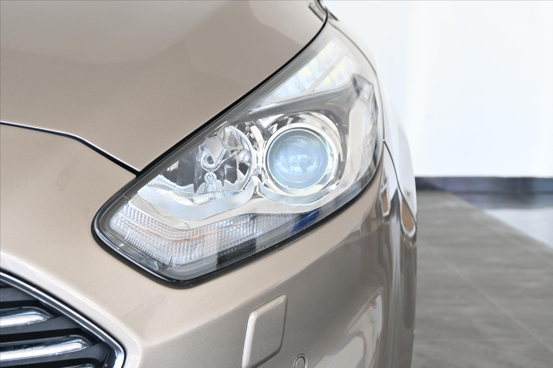 Ford S-MAX MPV 2,0 l 110 kw