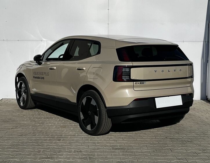 Volvo EX30 SUV / Terénní 69,0 200 kw