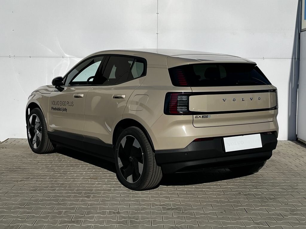Volvo EX30 SUV / Terénní 69,0 200 kw