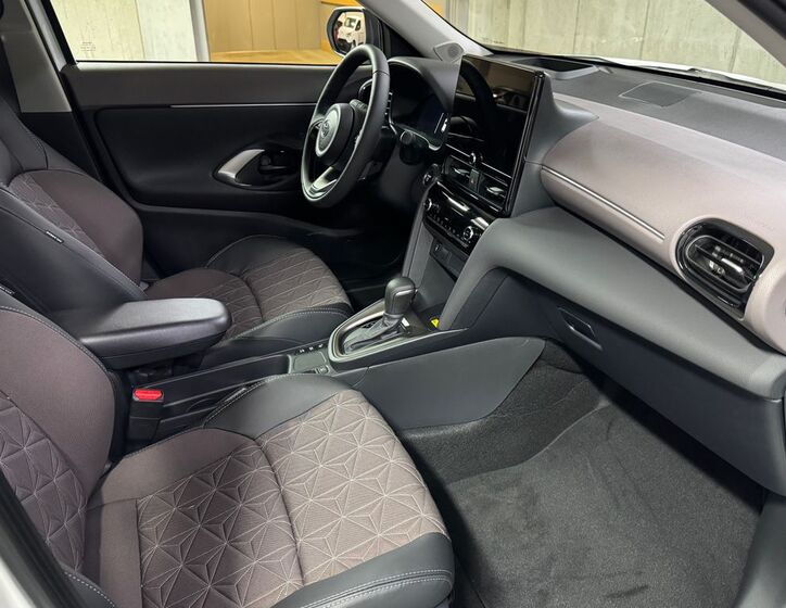 Toyota Yaris Cross 13