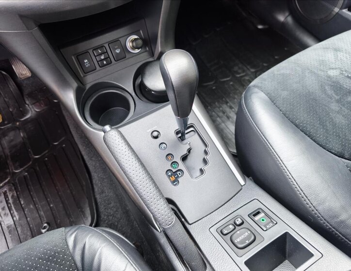 Toyota RAV4 Kombi 2,0 l 116 kw