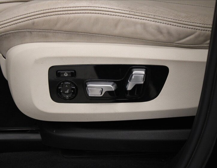 BMW X7 SUV / Terénní 3,0 l 195 kw