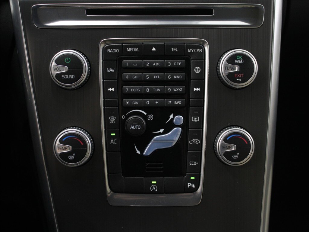 Volvo XC60 SUV / Terénní 2,0 l 140 kw