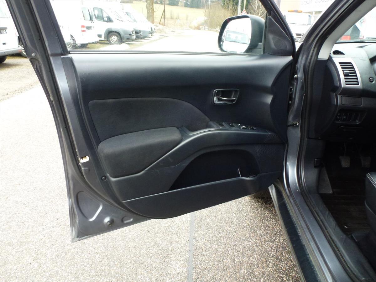 Citroën C-Crosser SUV / Terénní 2,2 l 115 kw