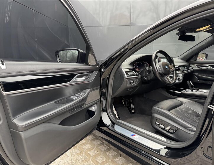 BMW Řada 7 Sedan 3,0 l 250 kw