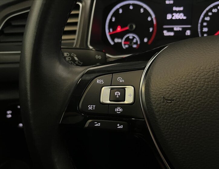 Volkswagen T-Roc SUV / Terénní 1,5 l 110 kw