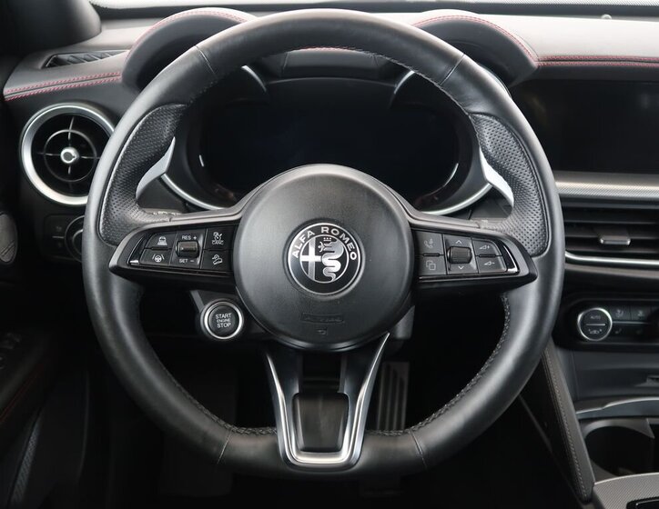 Alfa Romeo Stelvio SUV / Terénní 2,0 l 206 kw