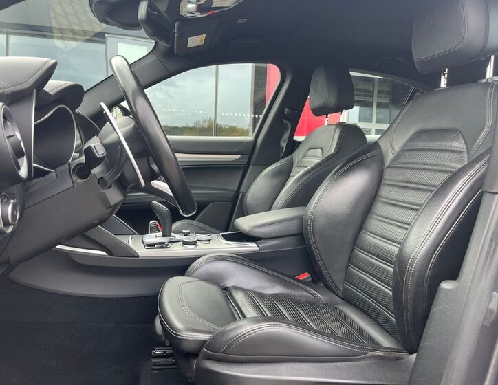 Alfa Romeo Stelvio 6