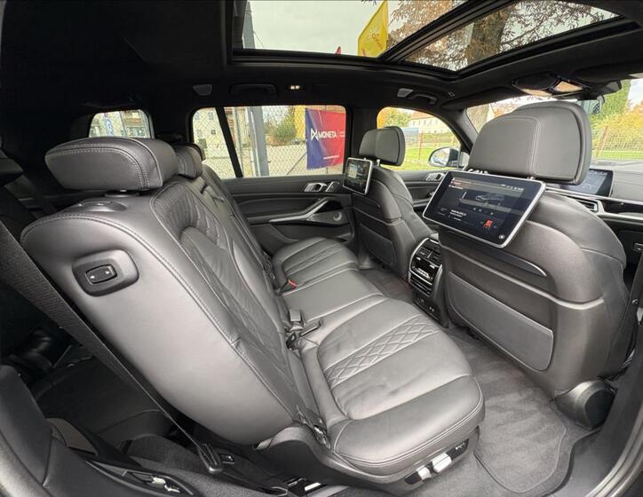 BMW X7 33
