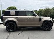 Land Rover Defender SUV 4,4 l 467 kw