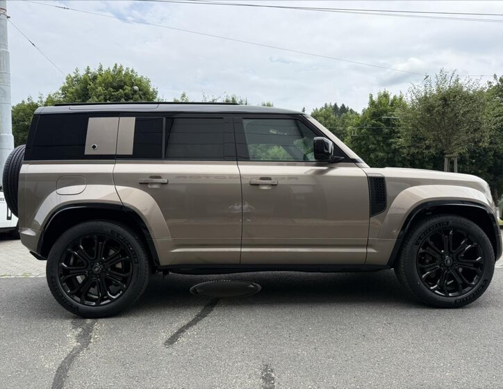 Land Rover Defender SUV 4,4 l 467 kw